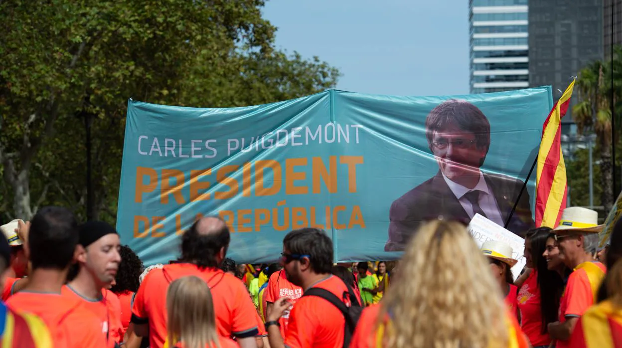 Activistas independentistas en la manifestación del 11-S de la Assemblea Nacional Catalana
