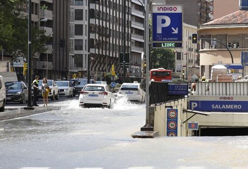 El agua alteró la circulación y penetró en un párking subterráneo