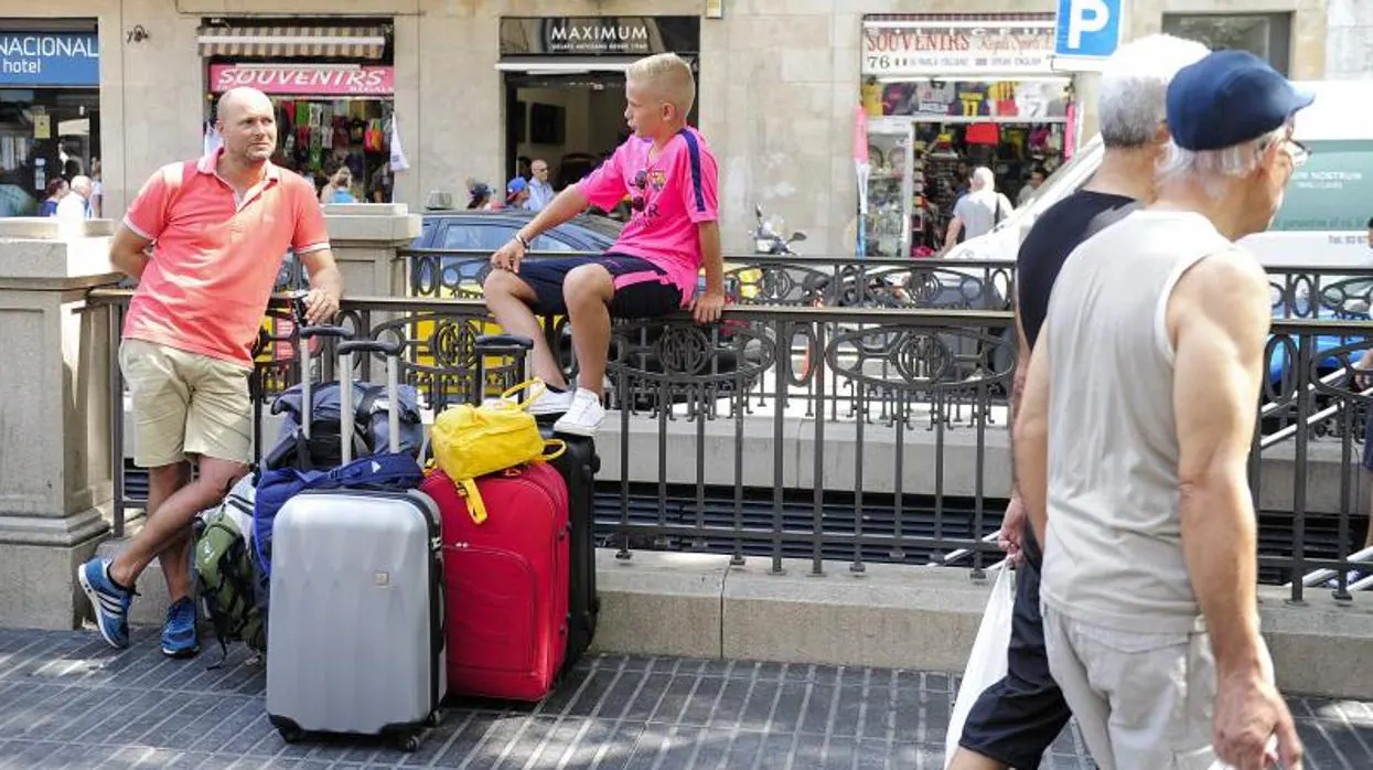 Turistas en el centro de Barcelona, en una imagen de archivo