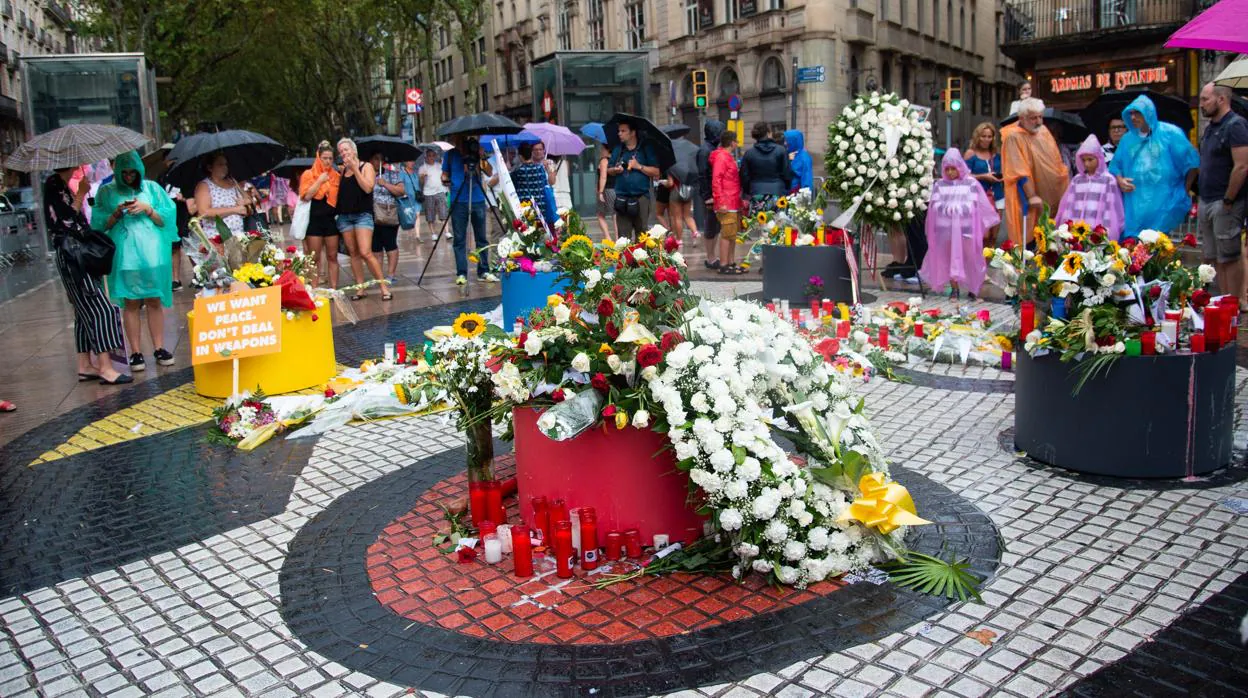 Imagen de archivo del homaje a las víctimas del atentado en Las Ramblas de Barcelona
