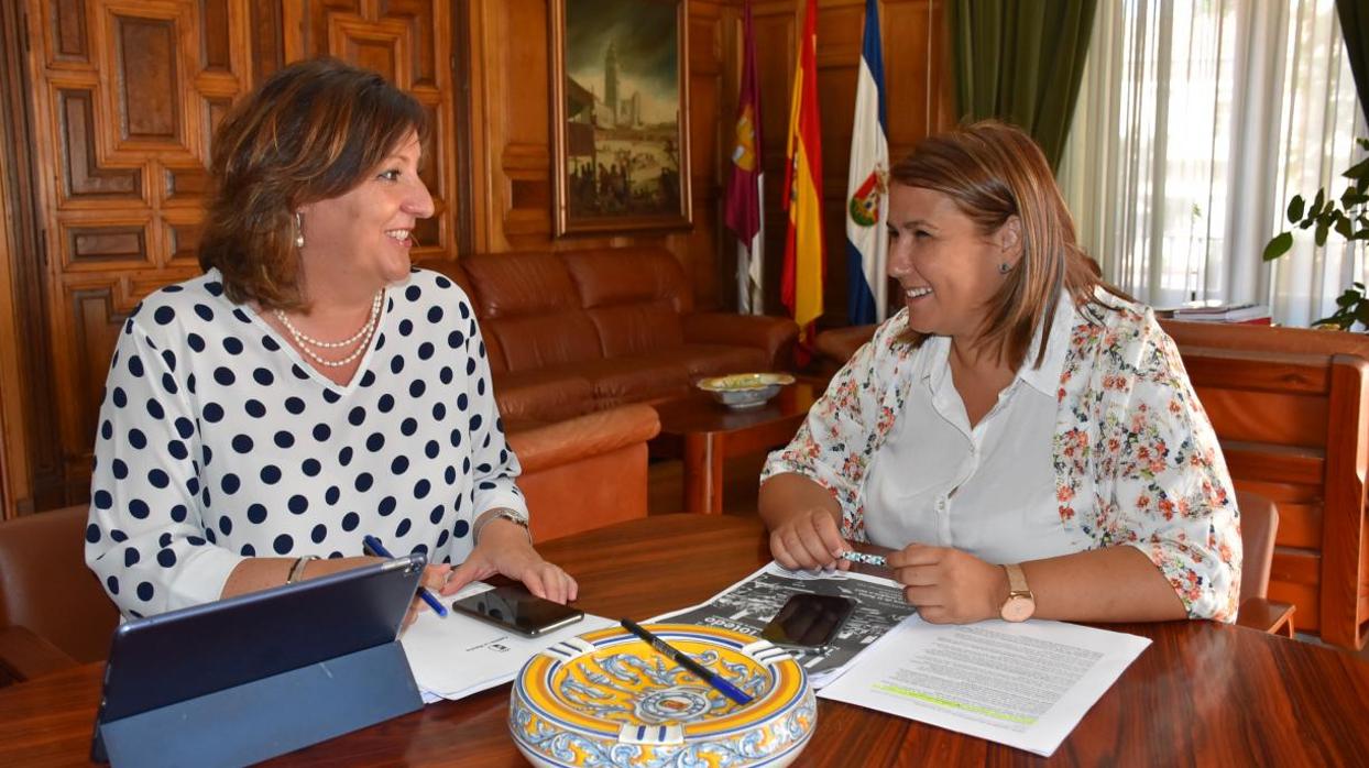 Patricia Franco y Tita García Élez durante su encuentro en Talavera