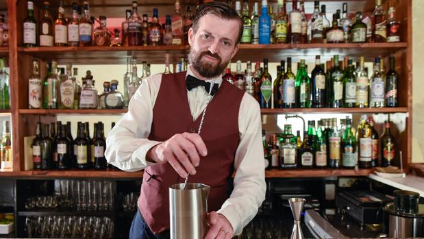 Dean Shury, un artesano del cóctel en Gràcia