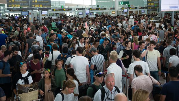 Servicios mínimos del 90% para la huelga de vigilantes de seguridad del aeropuerto de Barcelona