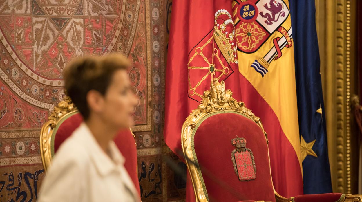 La bandera de España luce en el Salón del Trono