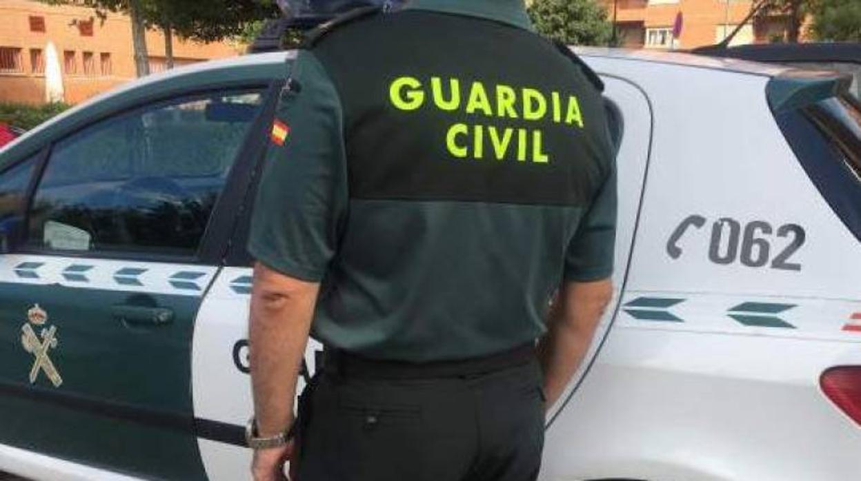 El guardia civil realizó un masaje cardiopulmonar a la bebé