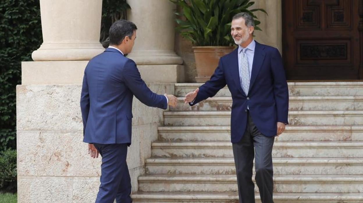 El Rey, ayer en el despacho de verano con el presidente del Gobierno