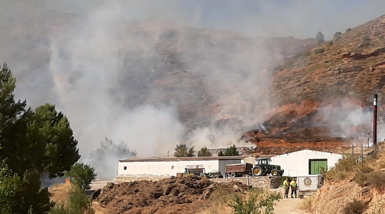 Imagen del incendio declarado en Casas Bajas