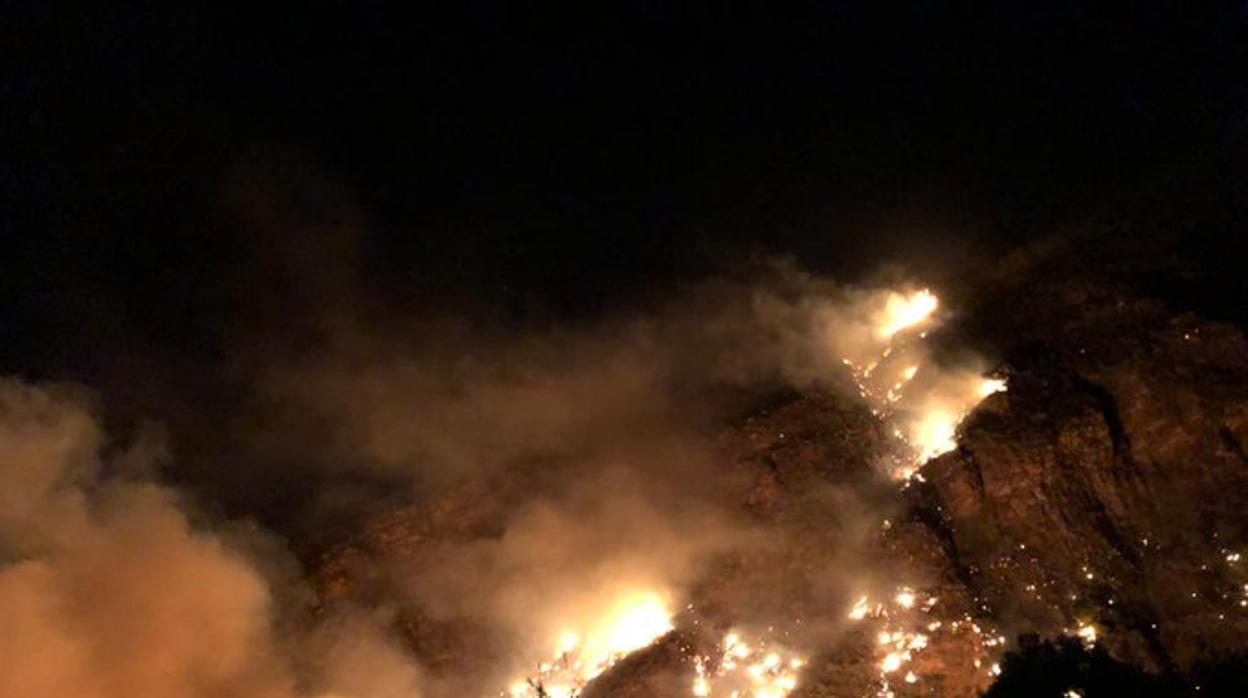 La furia de las llamas en Canarias, fuego desbocado