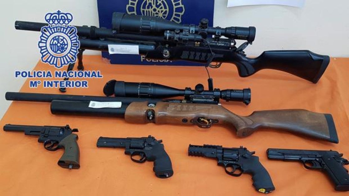 Imagen de las armas recogidas después de que la Policía Nacional desmantelase el narcopiso