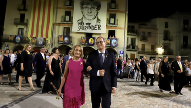 El último disparate folclórico de Quim Torra: nombra a Carles Puigdemont «alcalde mayor de Cataluña»