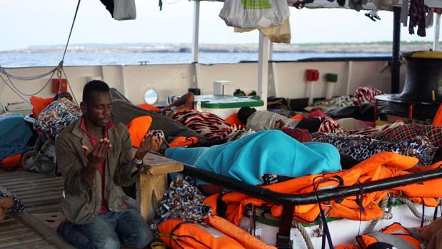 El ofrecimiento de Sánchez condiciona la decisión de la Justicia italiana sobre el Open Arms