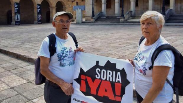 Un matrimonio de 85 y 79 años camina 120 kilómetros para reclamar la Autovía del Duero