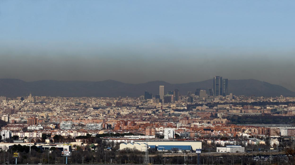 Boina de contaminación en Madrid, vista desde el exterior