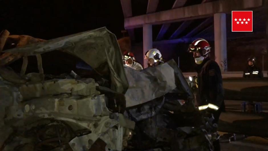Fallece tras chocar contra un pilar de la AP-6 e incendiarse su coche después