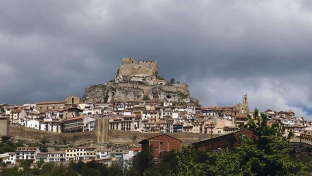 Muere un motorista de 61 años al salirse de la carretera en Morella