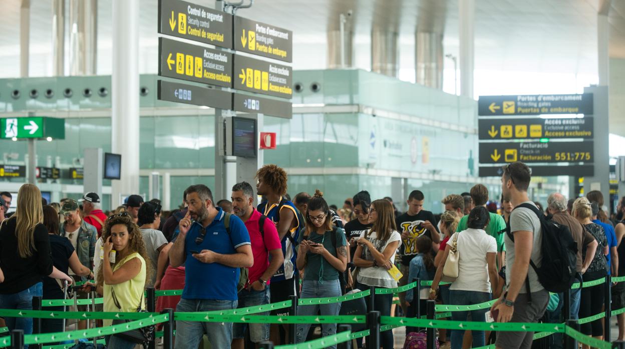 Acumulación de pasajeros en El Prat