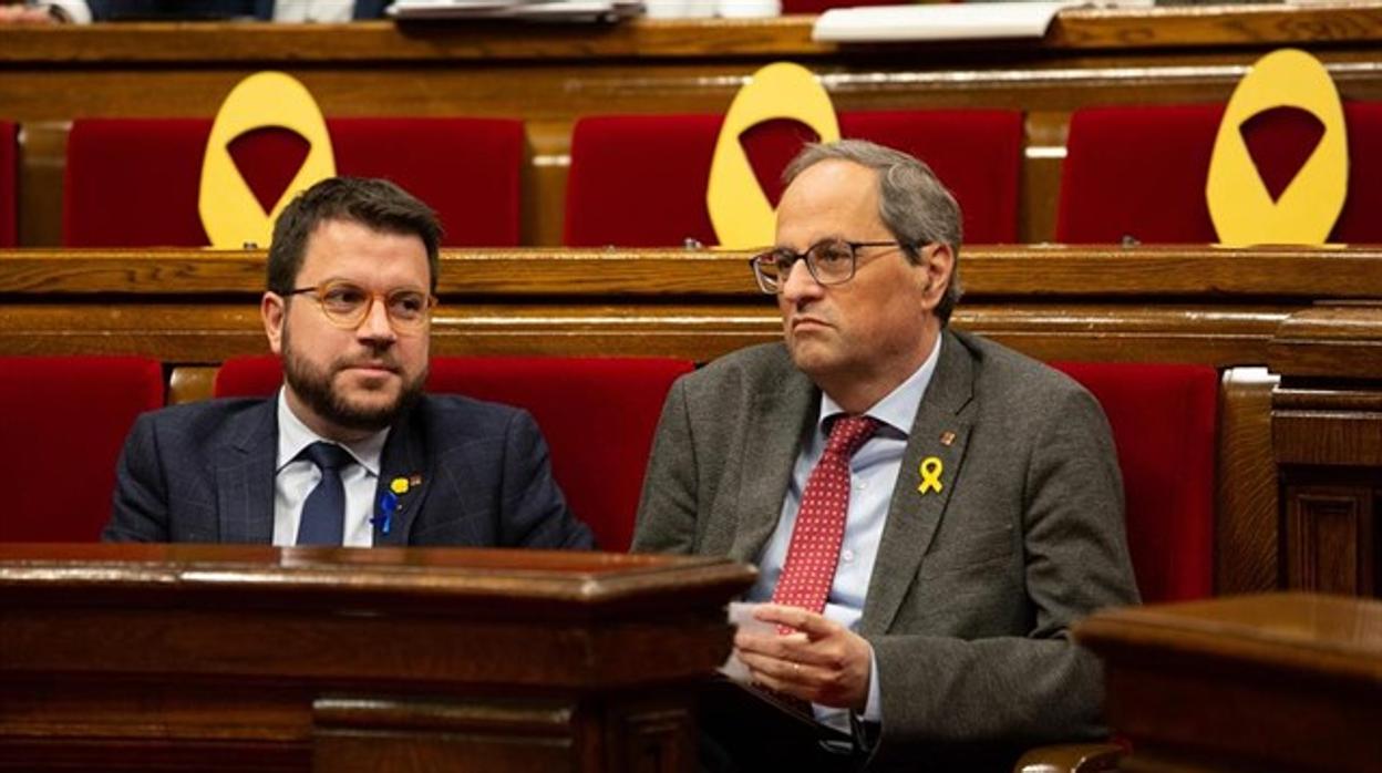 El vicepresidente y consejero de Economía de la Generalitat, Pere Aragonès, y el presidente de la Generalitat, Quim Torra, en una imagen de archivo