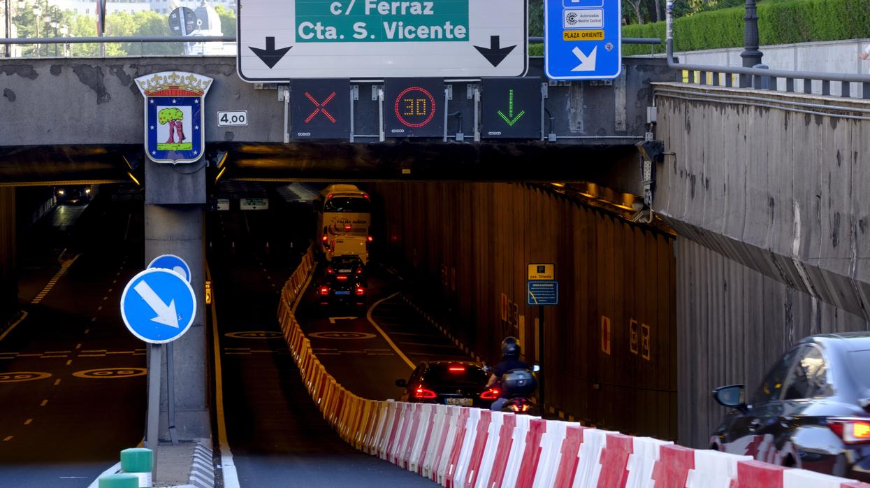 El túnel de Bailén, días antes de ser cortado al tráfico completo