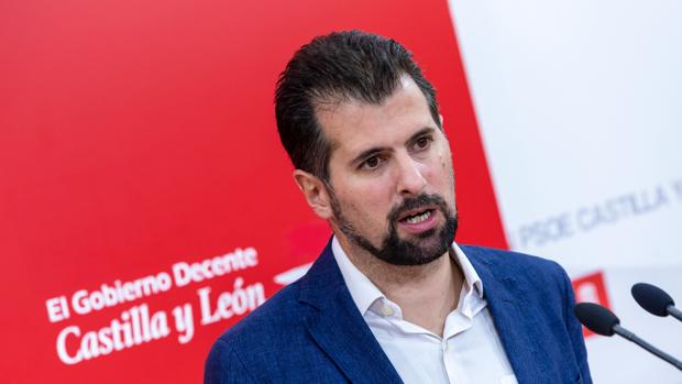 Tudanca respalda a Puente en Twitter: «Ha metido el dedo en la llaga de la soberbia de Igea»