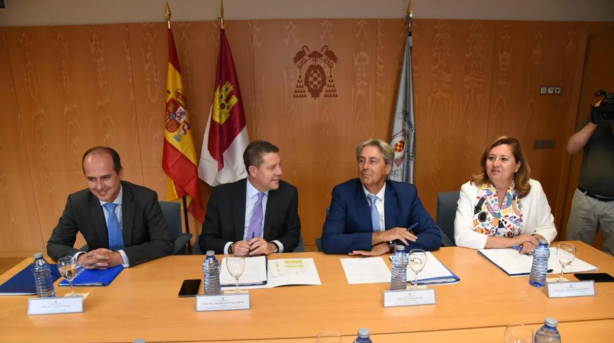 El presidente García-Page, con el rector de la UAH, el alcalde de Guadalajara y la consejera de Educación