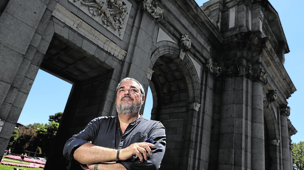 Carlos Aganzo, en la madrileña Puerta de Alcalá