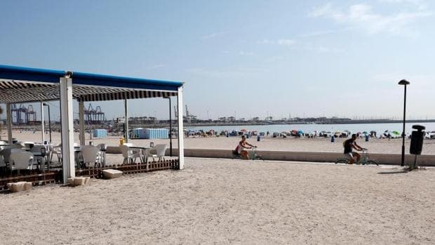 Restricciones al baño en la playa de Pinedo de Valencia tras un análisis del agua
