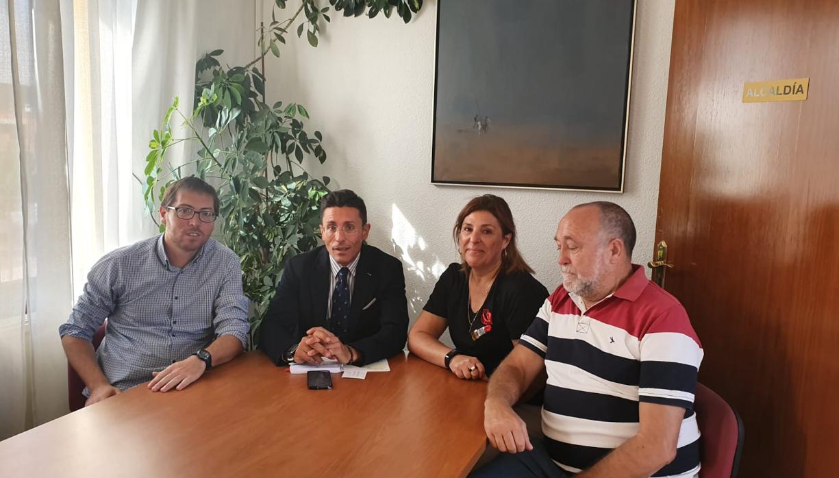 Víctor Botica junto al delegado de Fomento, Jorge Moreno, y los concejales Rosa Nogués y Bienvenido Jiménez