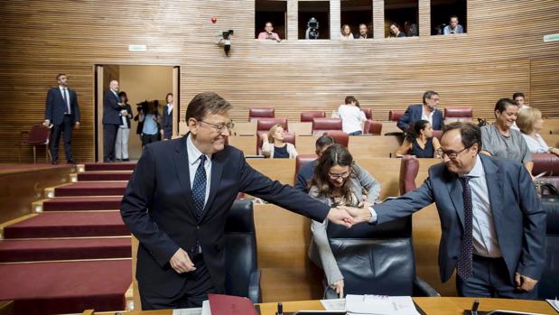 El conseller de Hacienda deja el acta de diputado en plena crisis por los recortes de la Generalitat