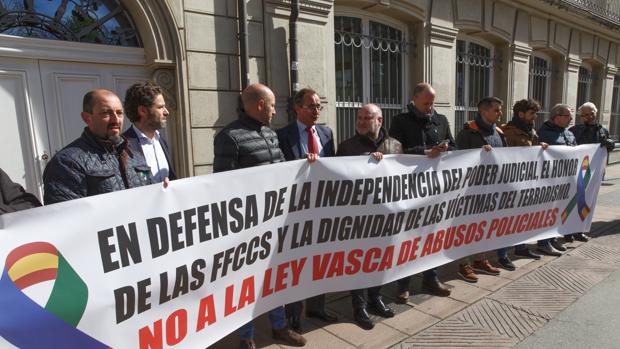 El TC revisará las leyes vascas y navarra de abusos policiales