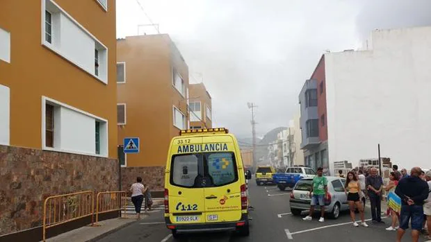 Vídeo: marca emergencias por un incendio en Canarias y le ordenan que no incordie