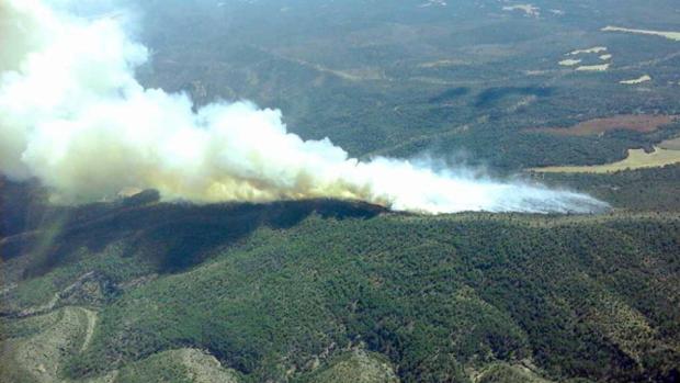 Medios aéreos y terrestres, en un incendio en Monteagudo de Salinas