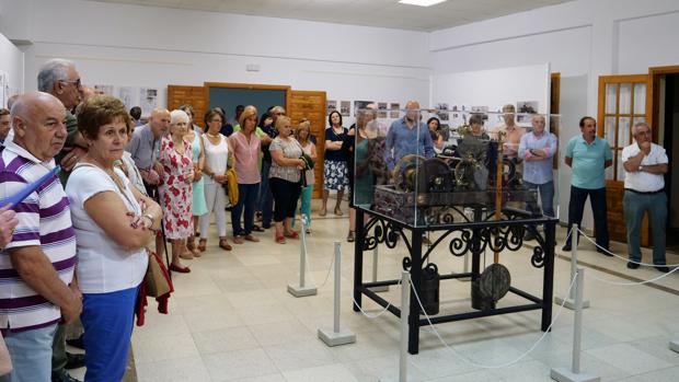 Los Yébenes muestra en una exposición el restaurado reloj de la iglesia