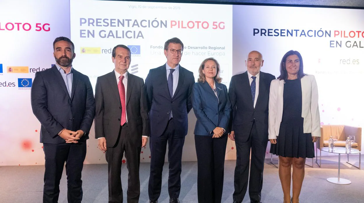 Foto de familia en la presentación del proyecto «Piloto 5G en Galicia», ayer en Vigo