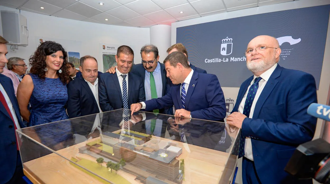 El presidente de Castilla-La Mancha durante la presentación del nuevo proyecto del hospital