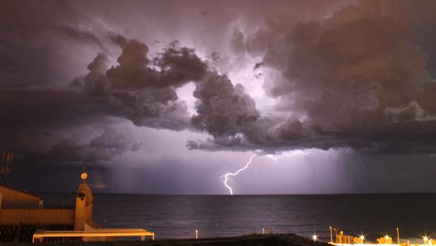 La DANA generará este jueves un «cóctel explosivo» de lluvia y viento en Alicante y Murcia