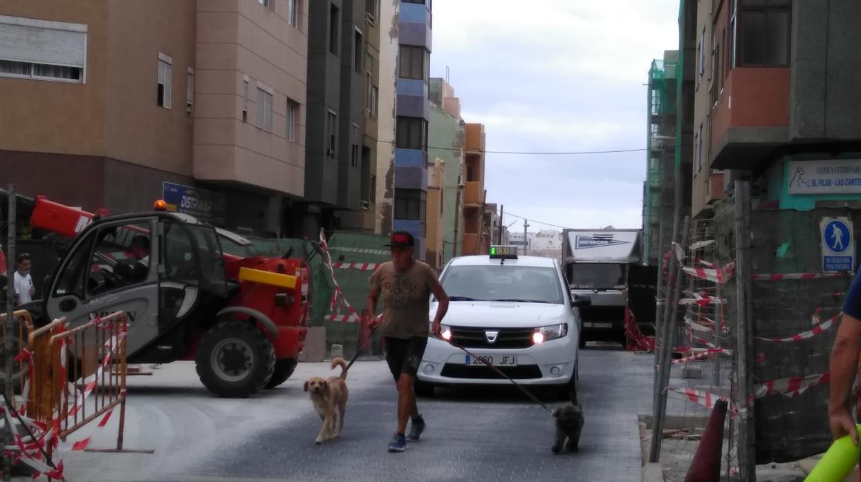 Obras en el cruce entre la calle Lepanto con Numancia que llevan casi seis meses en obras esta semana