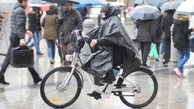La gota fría se mueve hacia Madrid: alerta amarilla por fuertes lluvias el sábado en toda la Comunidad