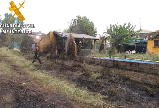 Las llamas llegaron a los patios de 8 viviendas