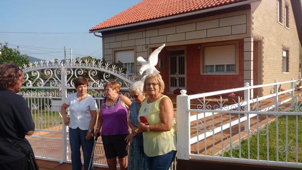 Feijóo tacha de «aberración» el crimen de Valga y Sánchez afirma que no parará «hasta poner fin al machismo»