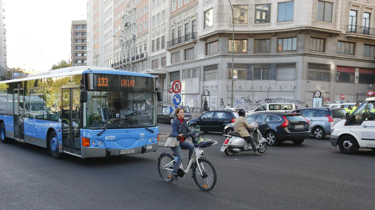Cierre parcial al tráfico de la Gran Vía de Madrid por el Día sin Coches, en 2015