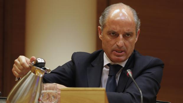 Camps, al banquillo por los delitos de prevaricación, fraude y tráfico de influencias