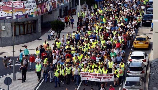 As Pontes sale a la calle para evitar transformarse en desierto industrial