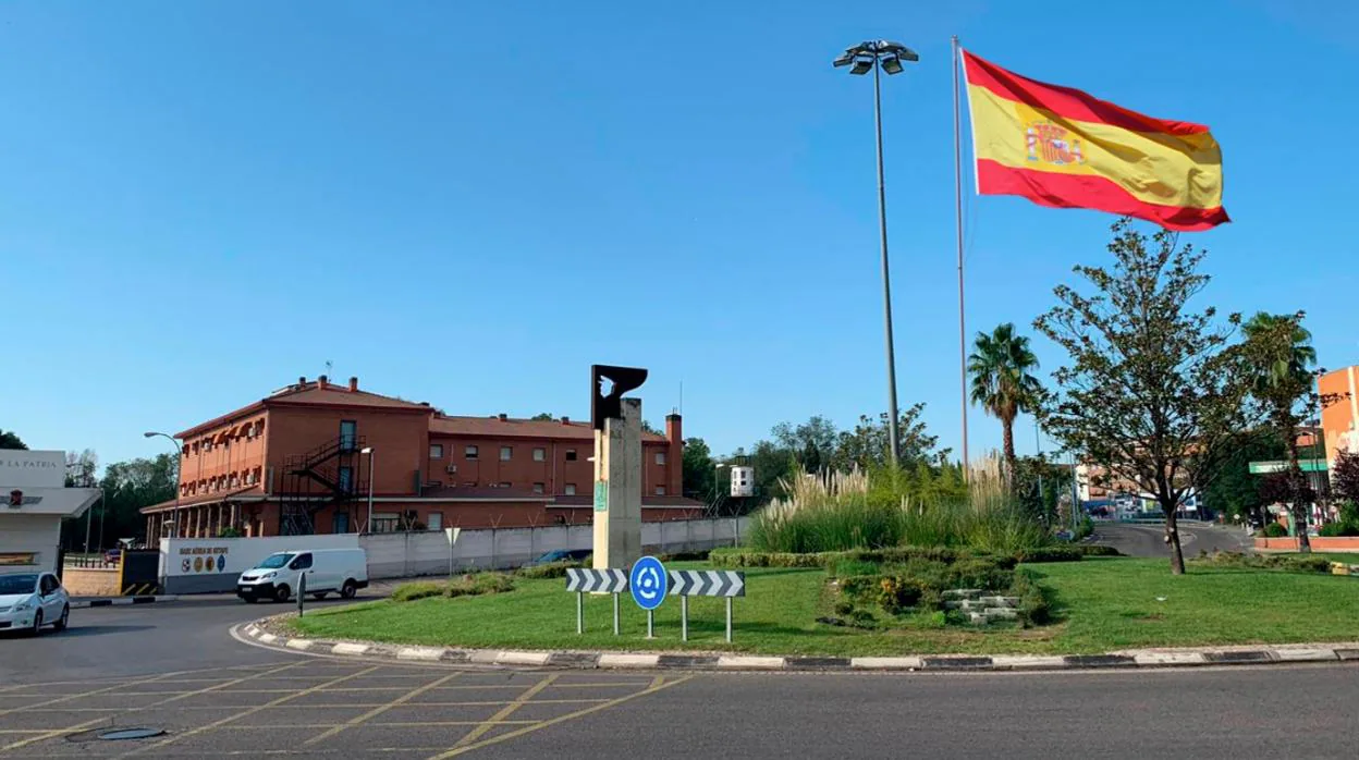 Simulación de la bandera de España en la rotonda de la Base Aérea de Getafe