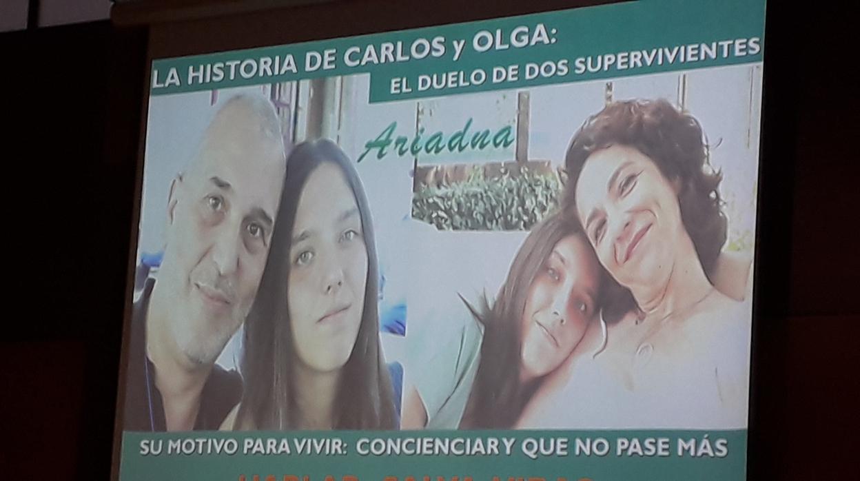 Imagen proyectada durante el testimonio: Carlos, Ariadna y Olga