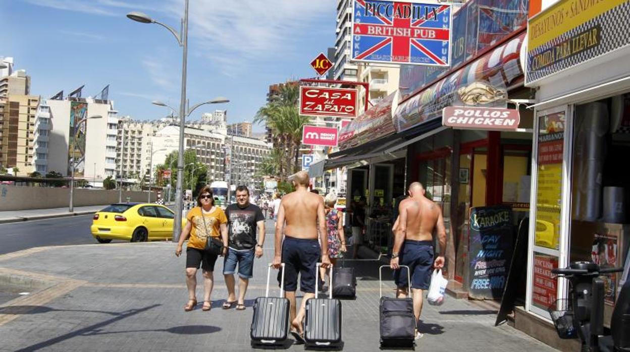 Turistas británicos en Benidorm