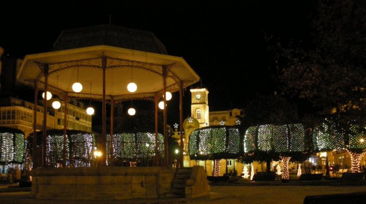 Templete donde actúa la banda, en la Plaza Mayor de Lugo