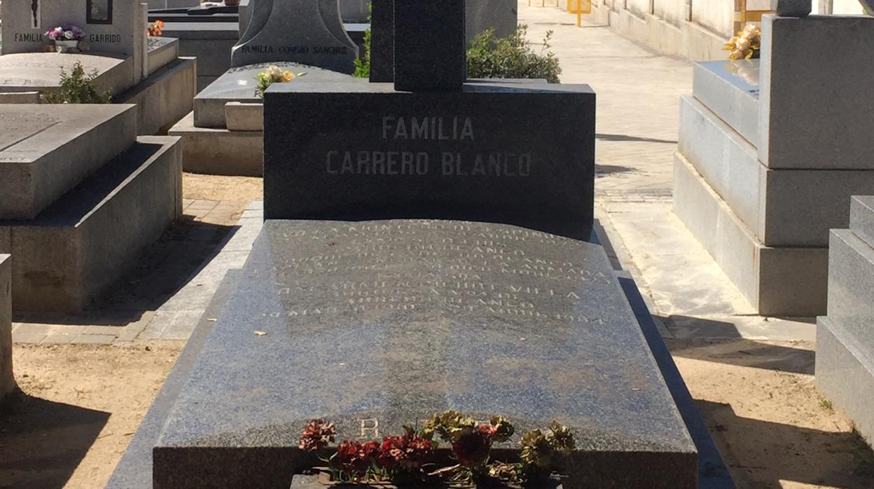 Tumba de Carrero Blanco en el cementerio de Mingorrubio