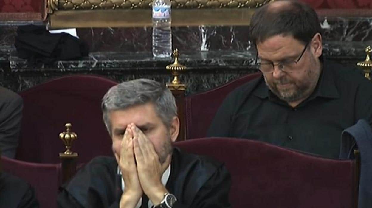 Oriol Junqueras y su abogado durante el juicio del «procés»
