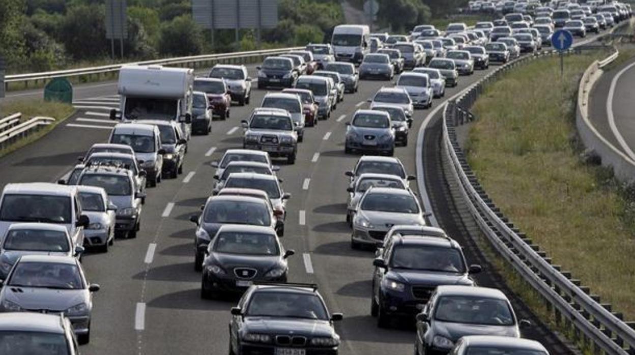 Foto de archvio de un accidente que provocó retenciones kilométricas