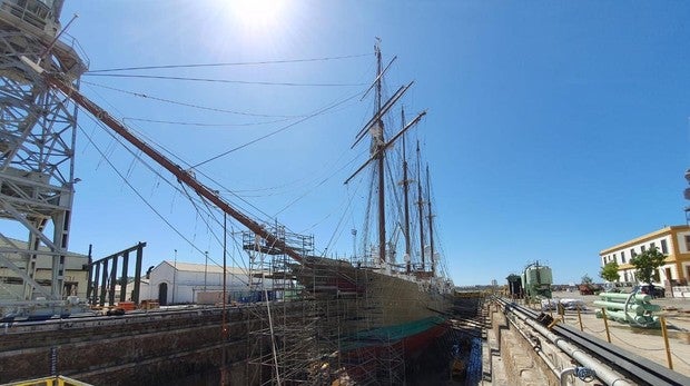 El buque escuela se acicala para emular la gesta de Elcano